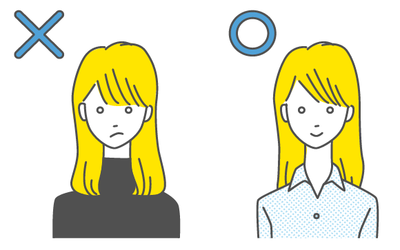 服は明るい色で襟アリが◎